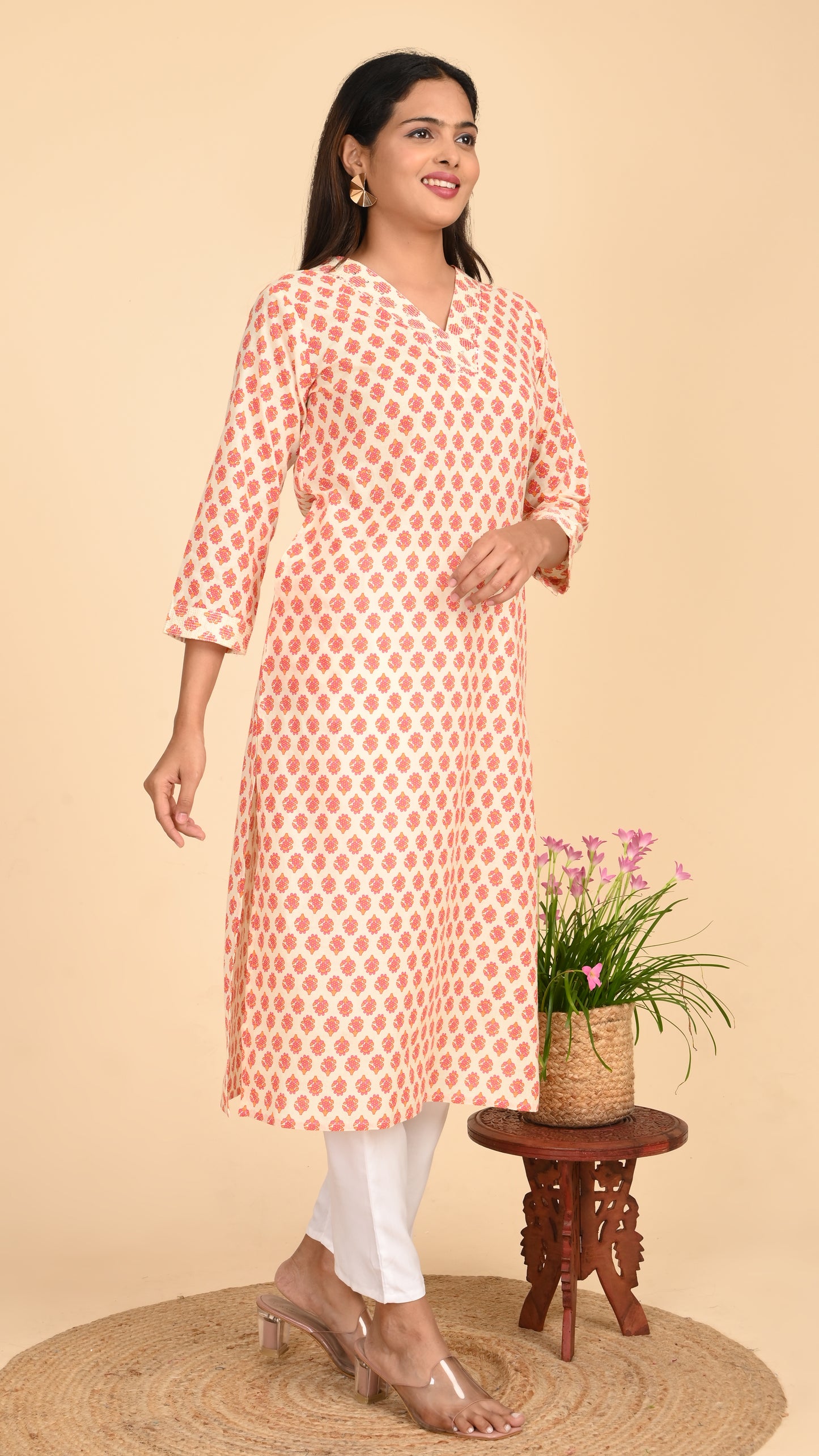Arohi Rosebud Print V-Neck Kurti
