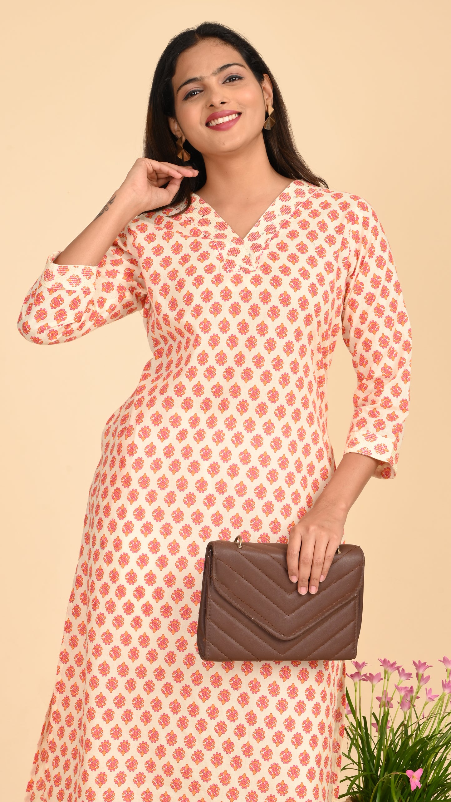 Arohi Rosebud Print V-Neck Kurti