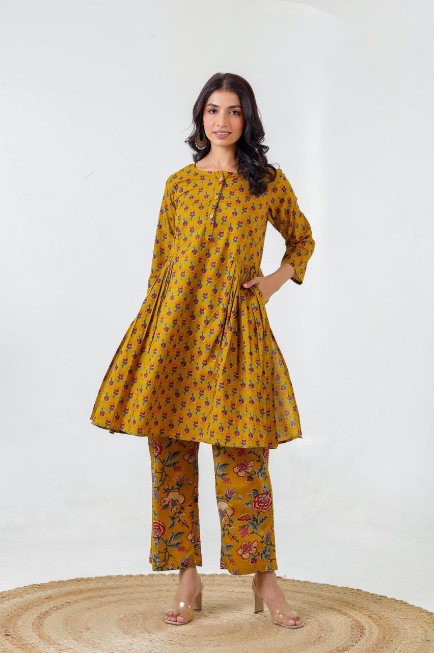 Kesar Phool Cotton Kurti Pant Set
