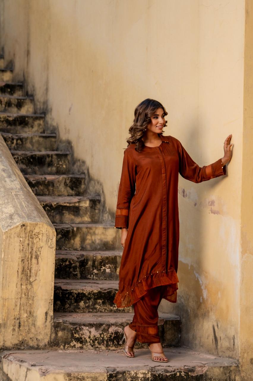 Daarcheeni Silk Kurti Pant Set
