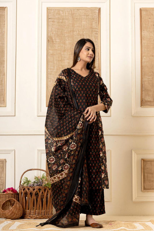 Gulaabi Kaarigari Kurti Pant Dupatta Set Suit