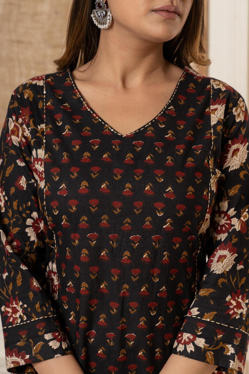 Gulaabi Kaarigari Kurti Pant Dupatta Set Suit