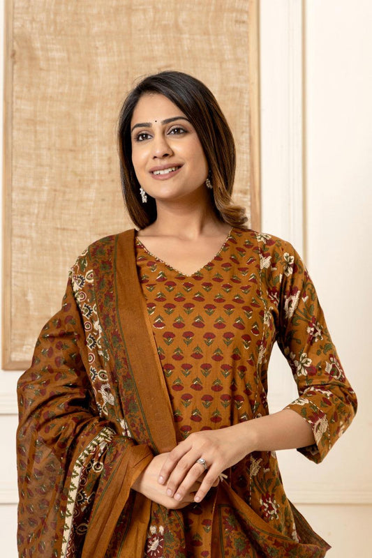 Zaitoon Baagh Kurti Pant Dupatta Set Suit
