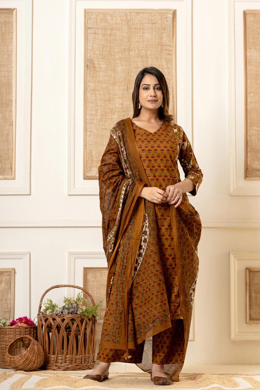 Zaitoon Baagh Kurti Pant Dupatta Set Suit