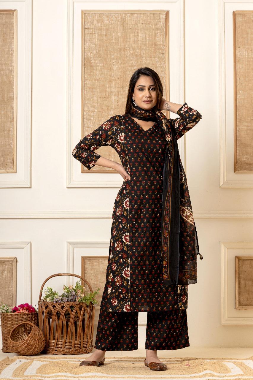 Gulaabi Kaarigari Kurti Pant Dupatta Set Suit