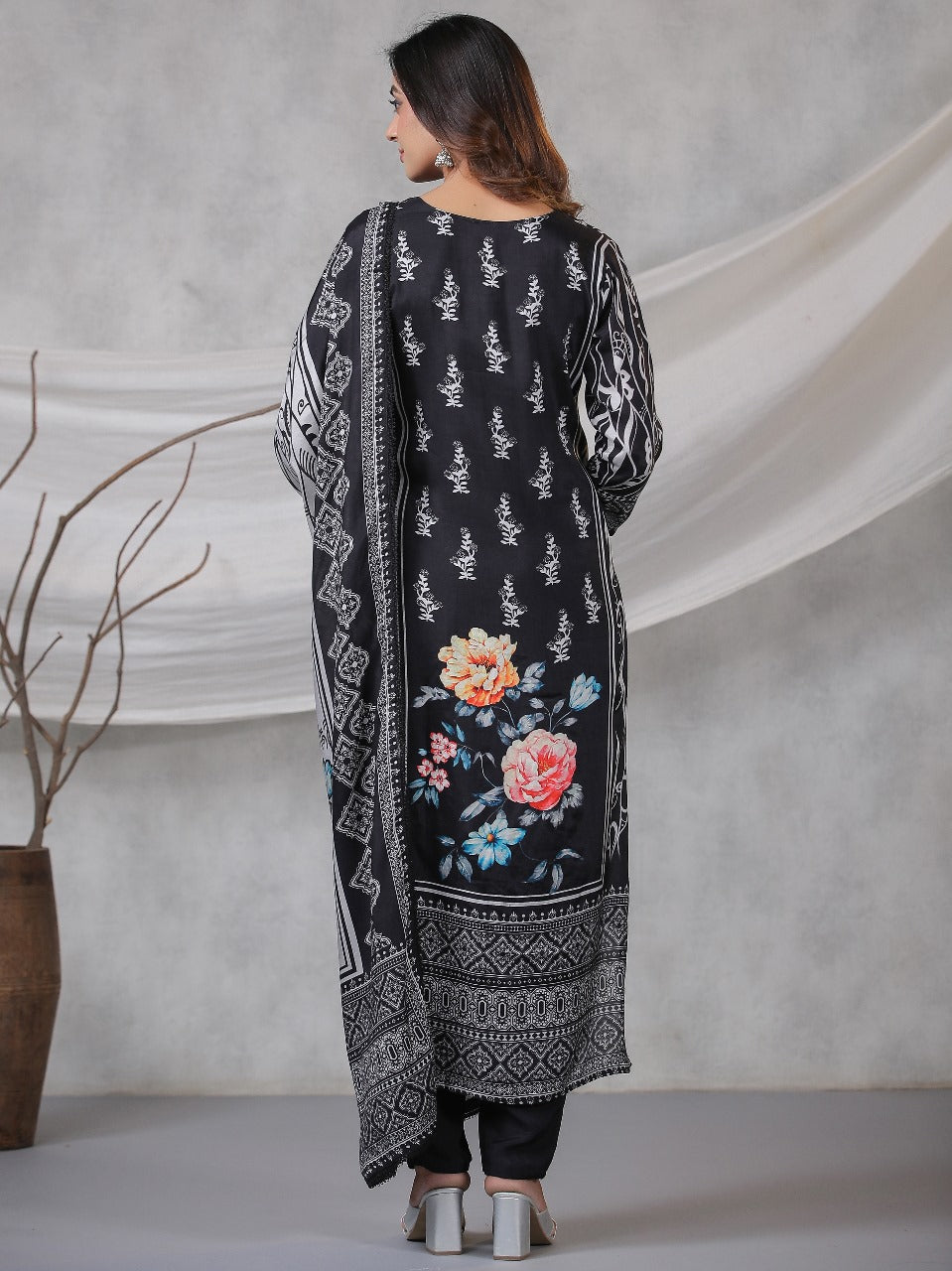Noor-E-Nazaakat Black Edition Kurti Pant Dupatta Suit Set