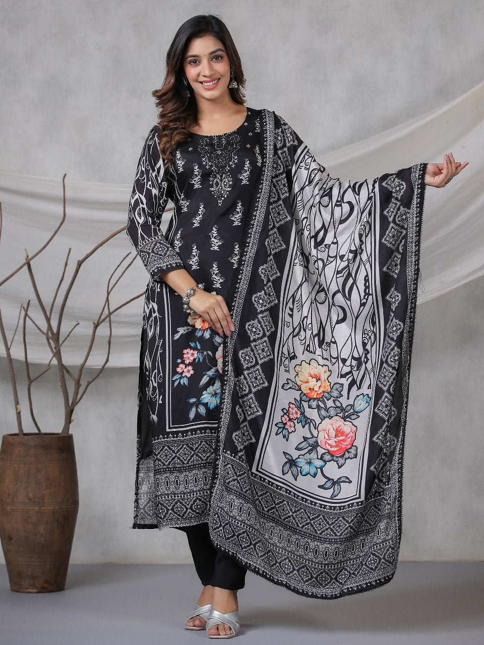 Noor-E-Nazaakat Black Edition Kurti Pant Dupatta Suit Set
