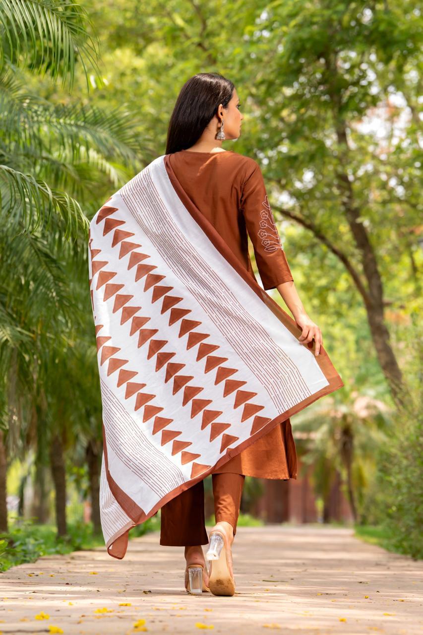 Cocoa Leafline Kurti Pant Dupatta Set Suit