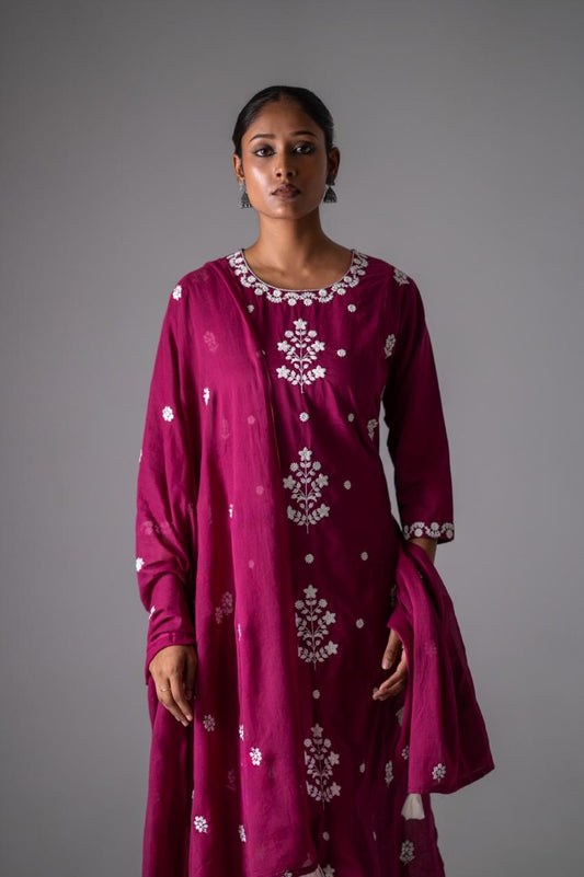 Noor Gulabi Kurti Pant Dupatta Set Suit