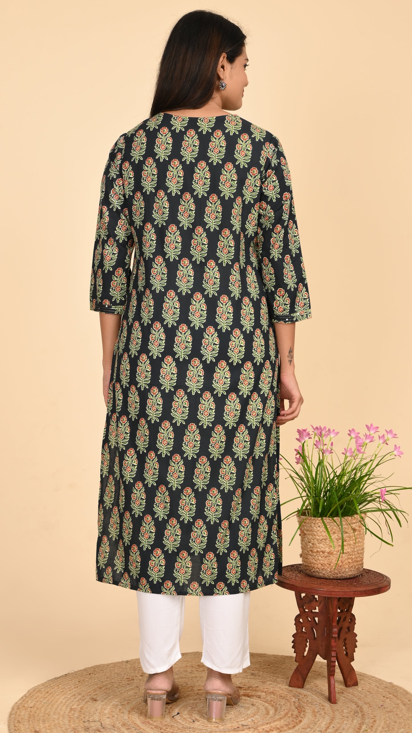 Karvi Noir Blossom Straight Kurti