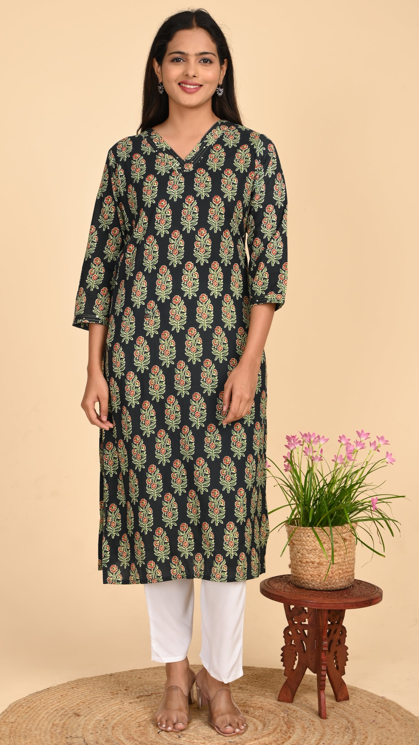 Karvi Noir Blossom Straight Kurti