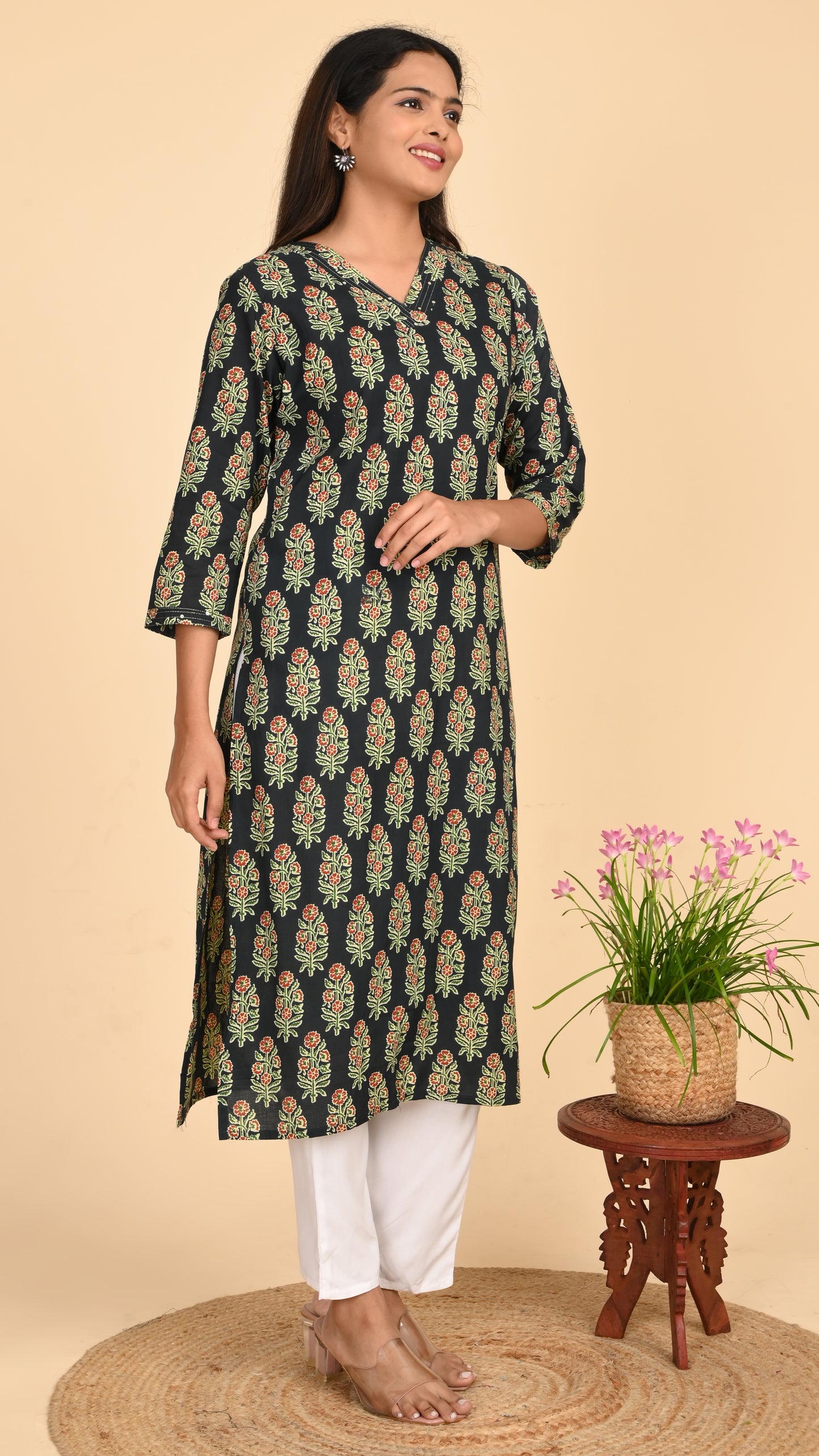 Karvi Noir Blossom Straight Kurti