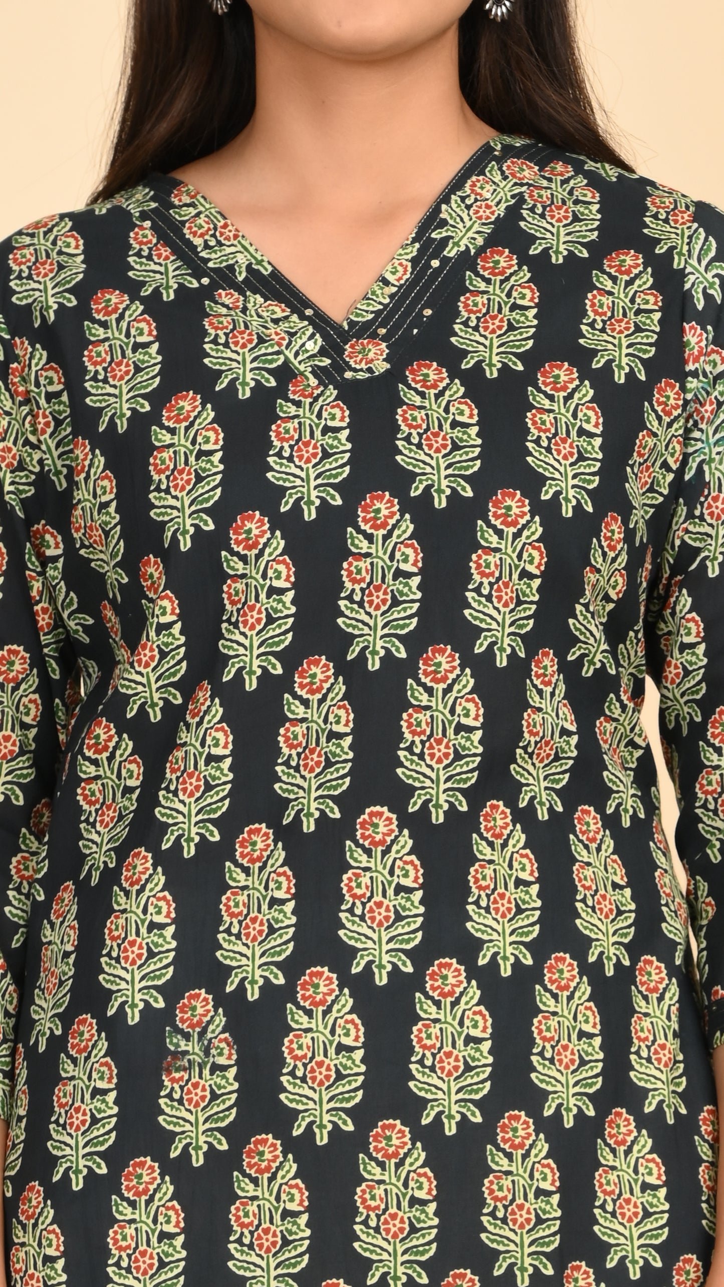 Karvi Noir Blossom Straight Kurti
