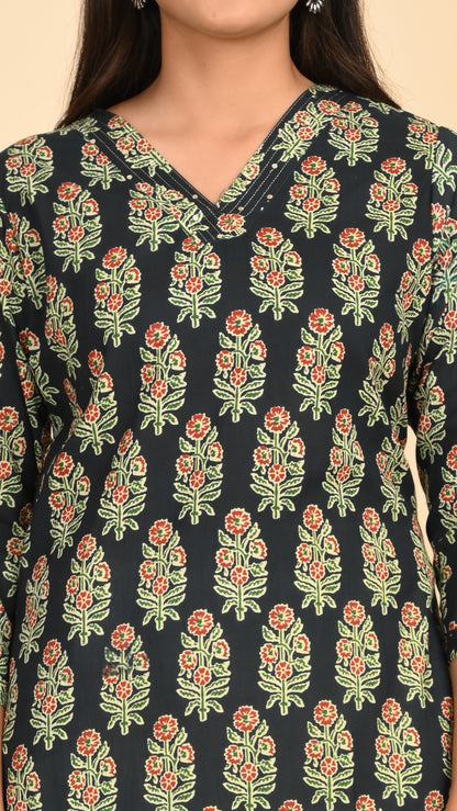 Karvi Noir Blossom Straight Kurti