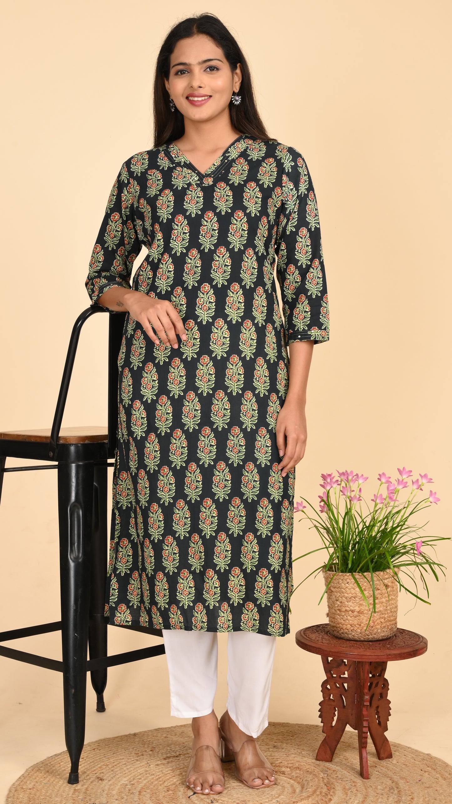 Karvi Noir Blossom Straight Kurti