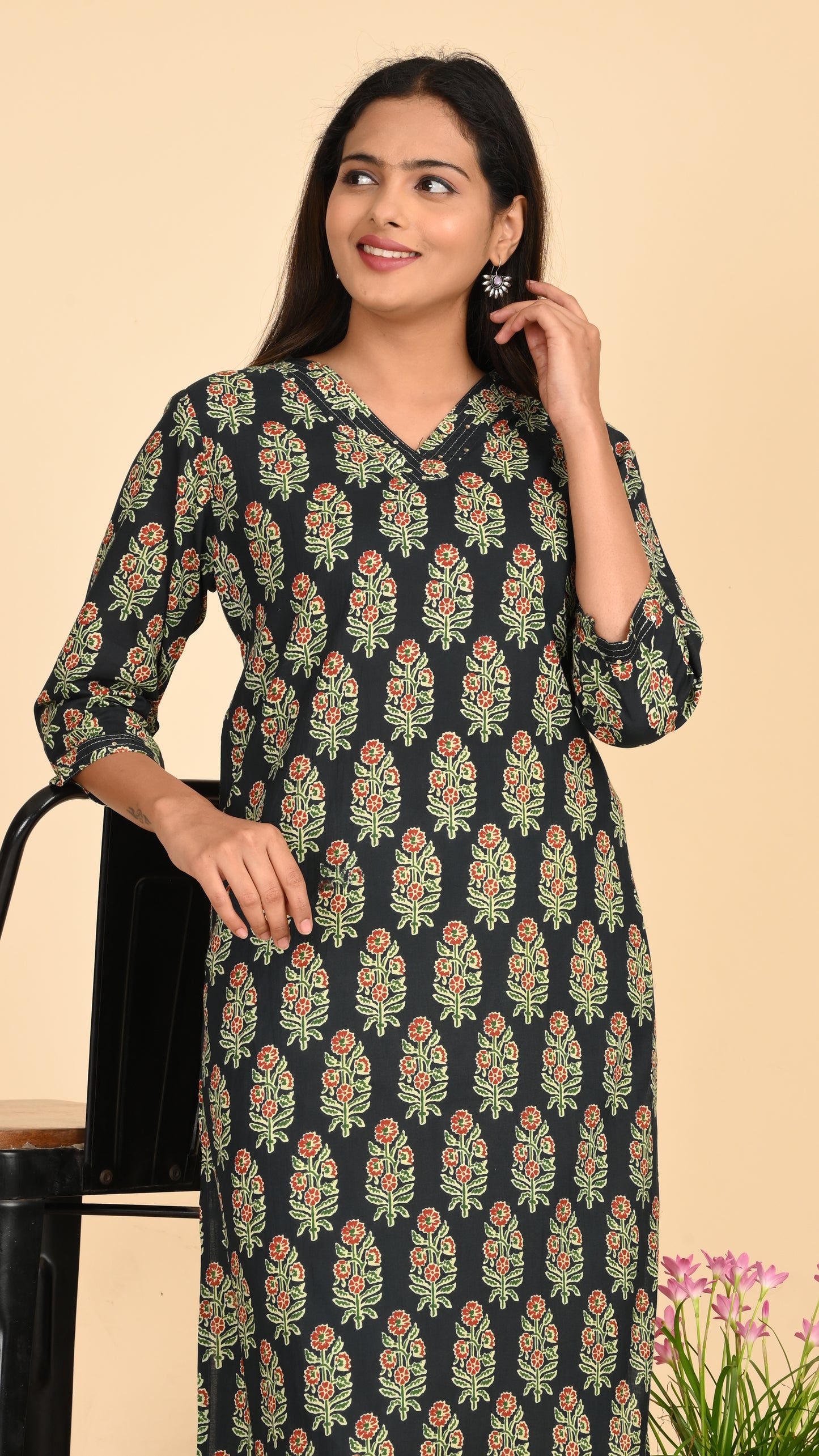 Karvi Noir Blossom Straight Kurti