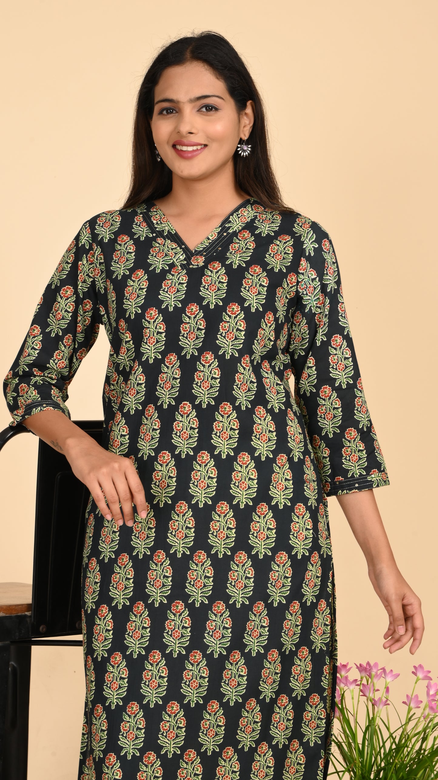 Karvi Noir Blossom Straight Kurti