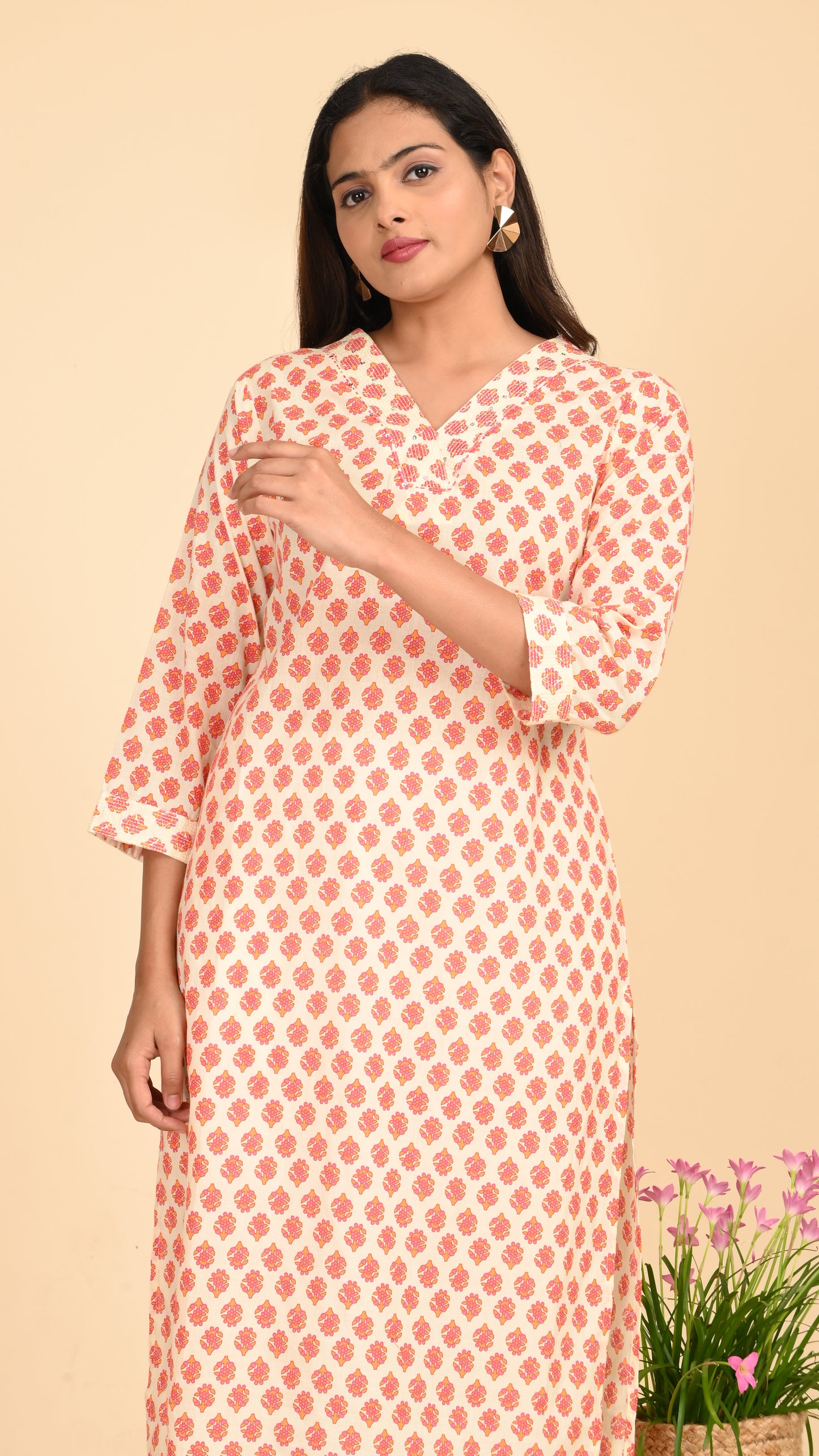 Arohi Rosebud Print V-Neck Kurti