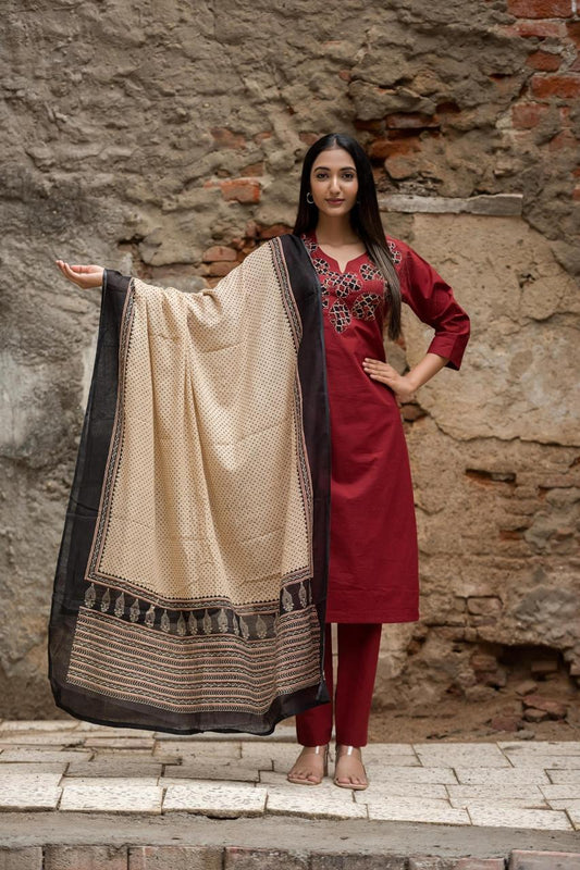 Ruh-e-Gulab Kurti Pant Dupatta Set Suit