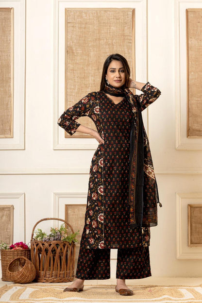 Gulaabi Kaarigari Kurti Pant Dupatta Set Suit