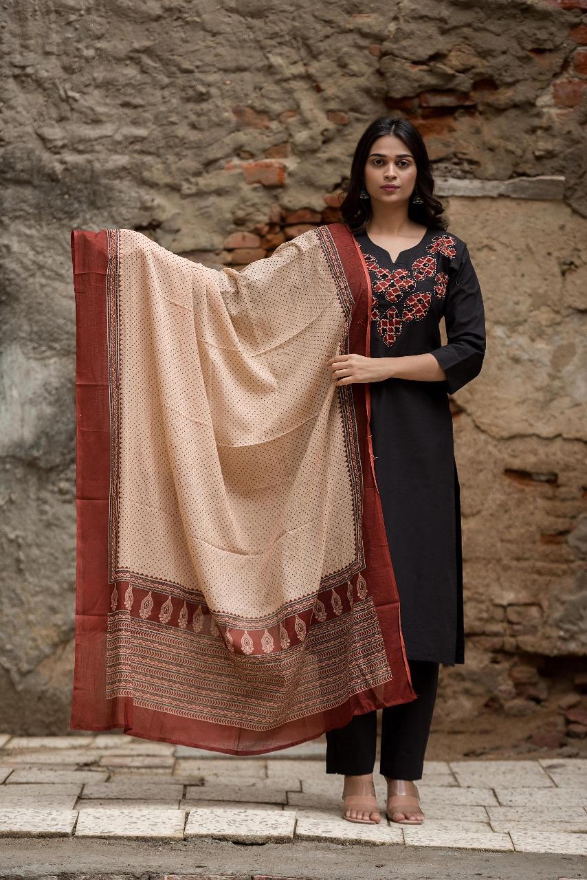 Siyahi Raag Kurti Pant Dupatta Set Suit