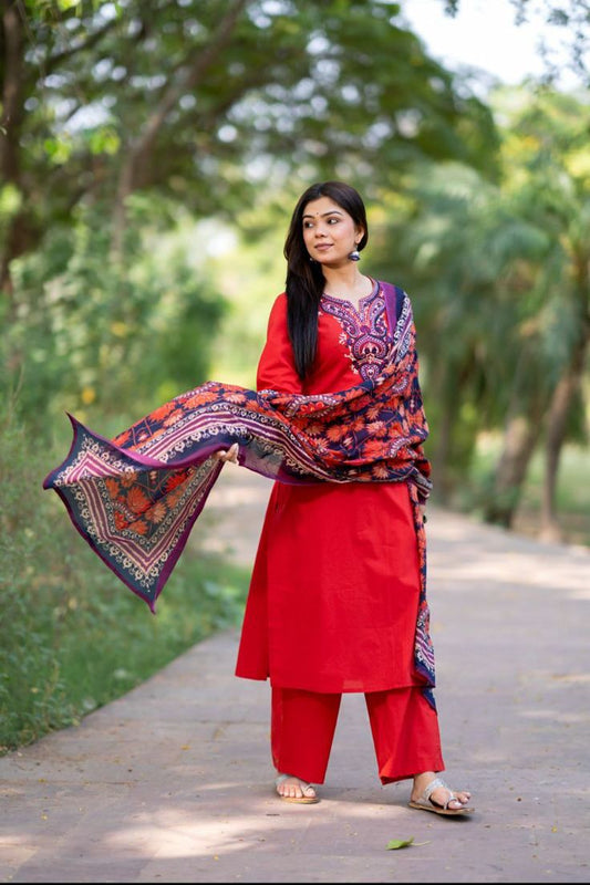 Gulzaar Ruby Kurti Pant Dupatta Set Suit