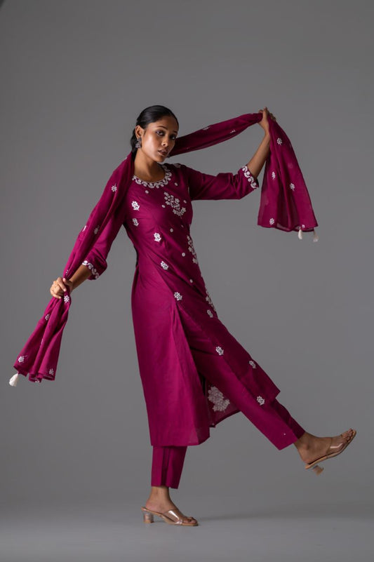Noor Gulabi Kurti Pant Dupatta Set Suit